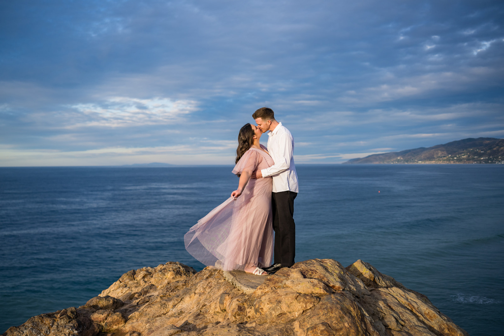 3 Tips for Perfect Beach Engagement Outfits in California 3 Tips for Perfect Beach Engagement Outfits in California